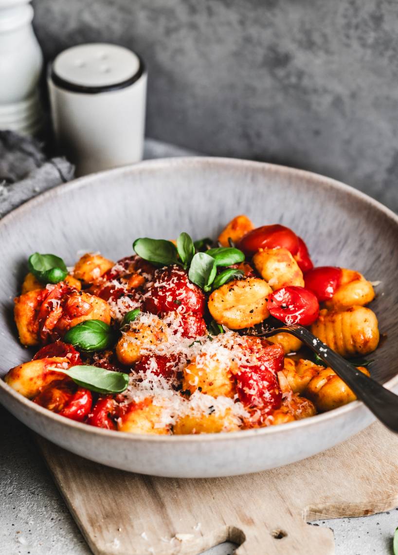 15-Minuten-Gnocchi mit Knoblauch-Tomaten