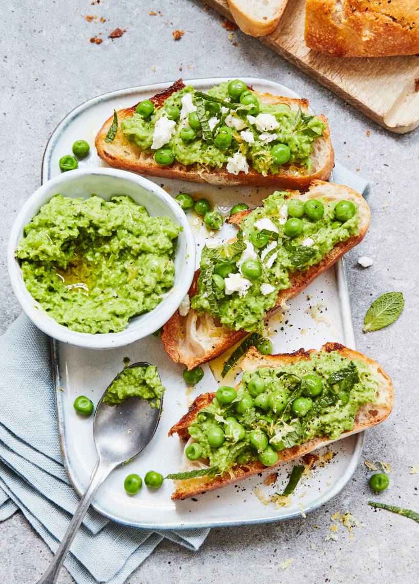 Crostini mit Erbsenpüree