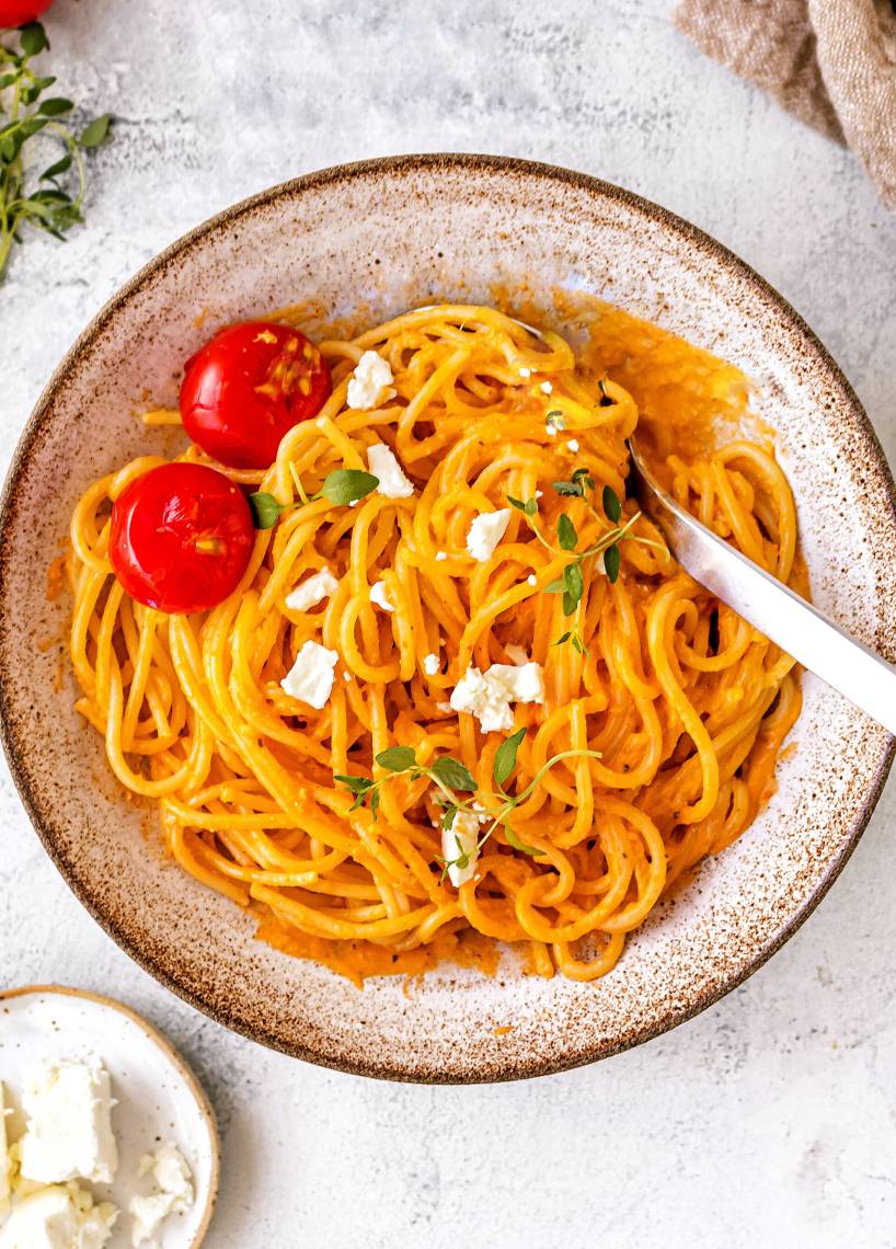 Spaghetti mit gerösteter Tomaten-Feta-Soße