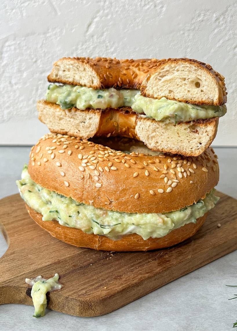 Chopped Lachs Avocado Bagel