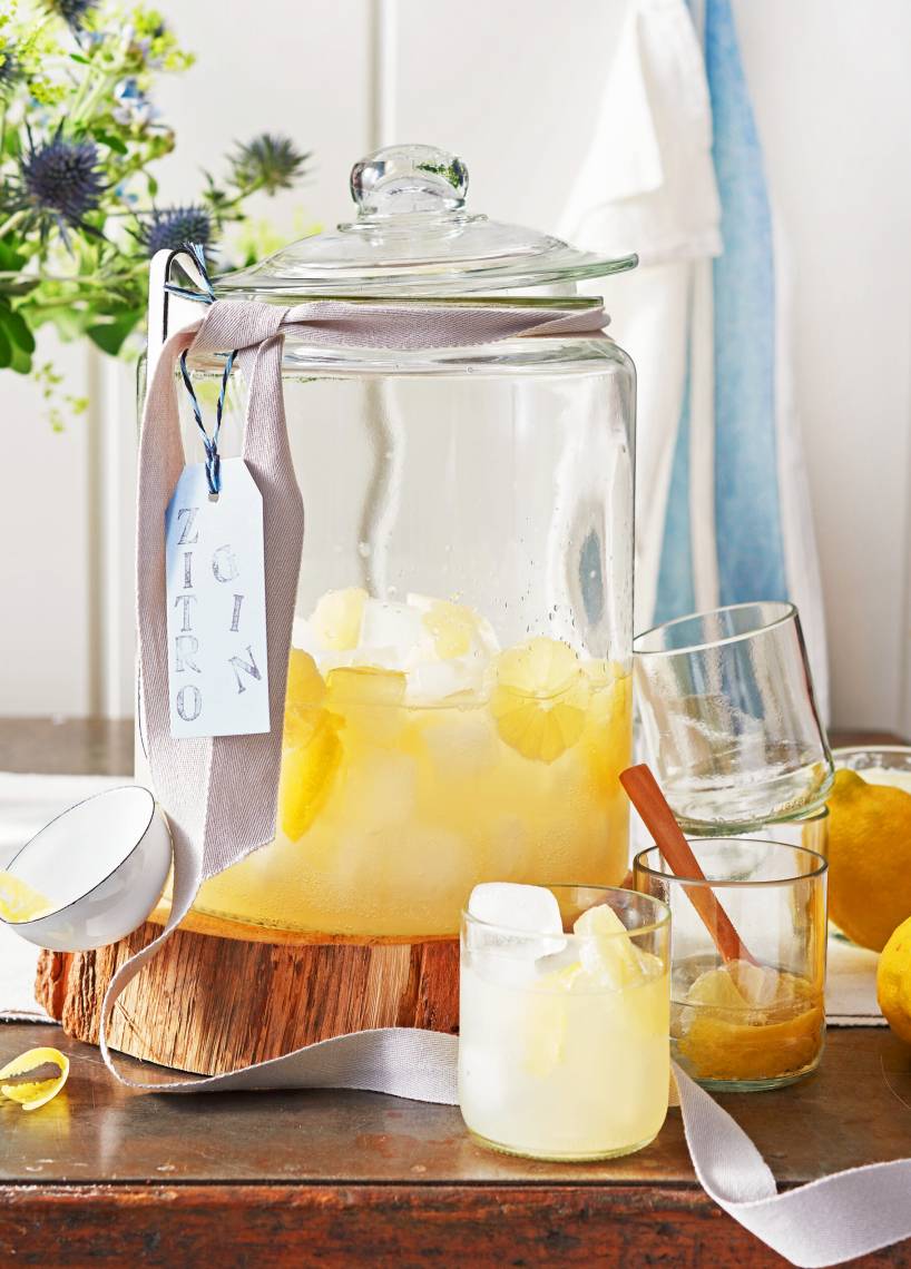 Zitronen-Bowle auf Vorrat