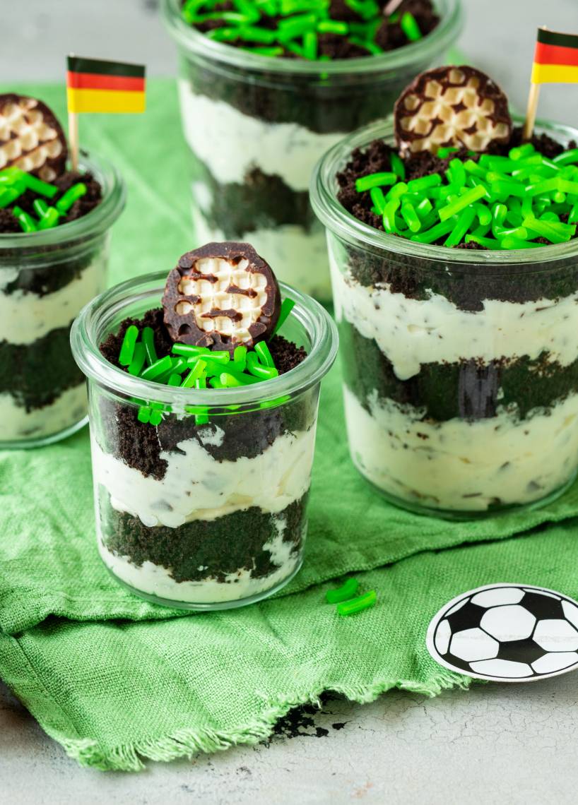 Fußball-Schaumkuss-Dessert