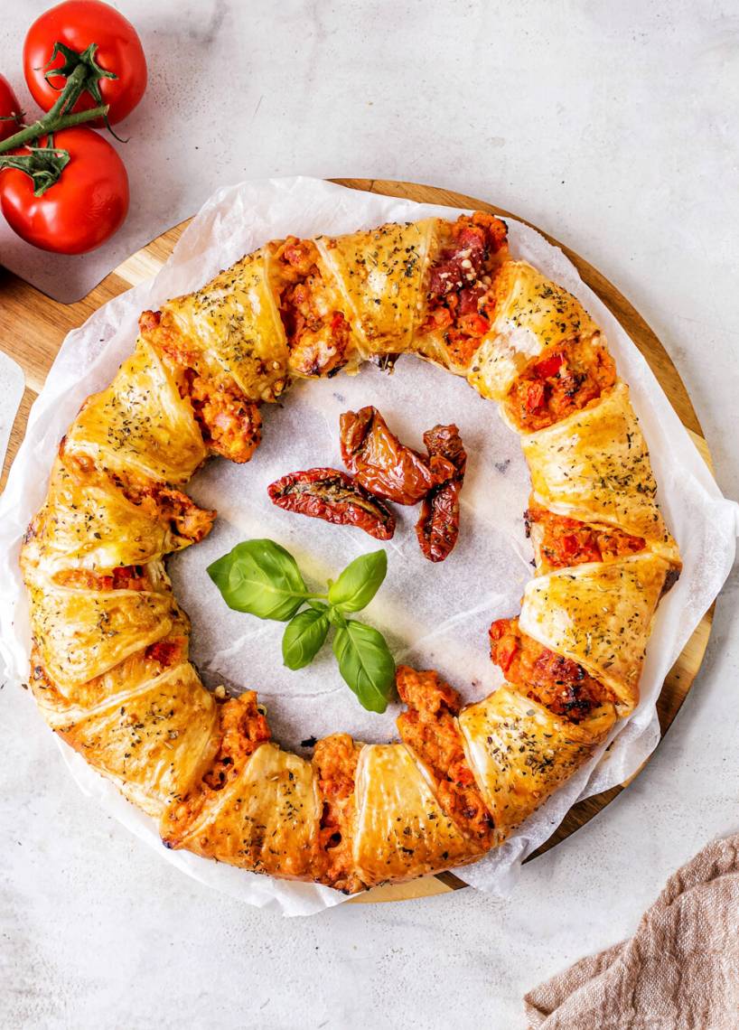Knuspriger Blätterteig-Pizzakranz