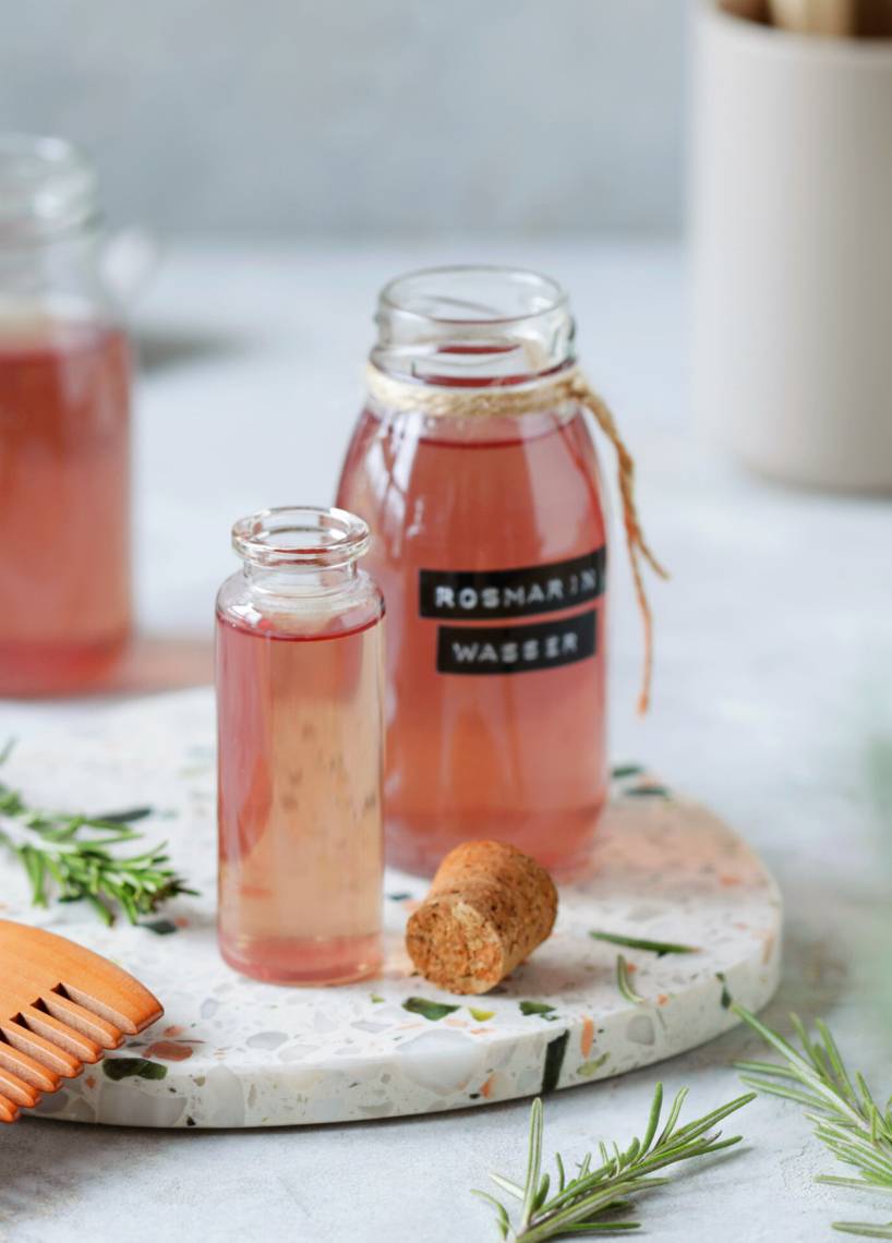 Rosmarinwasser für volles gesundes Haar