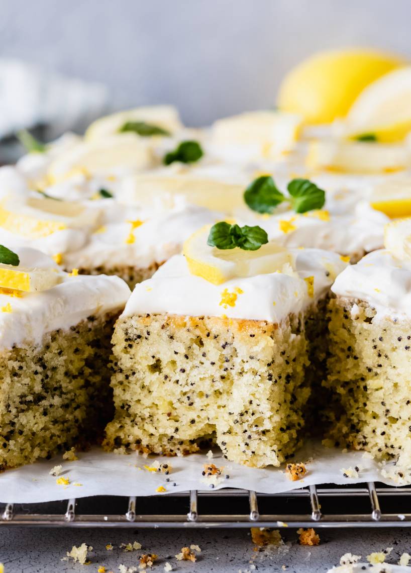 Zitronen-Mohn-Kuchen mit Quarkcreme
