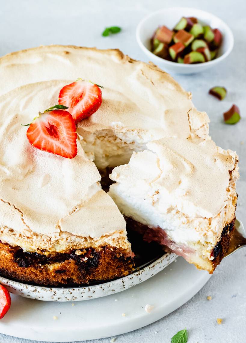 Erdbeer-Rhabarber-Kuchen mit Baiser