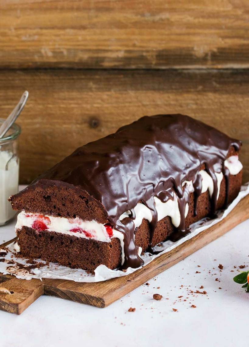 Gefüllter Schoko-Erdbeerkuchen