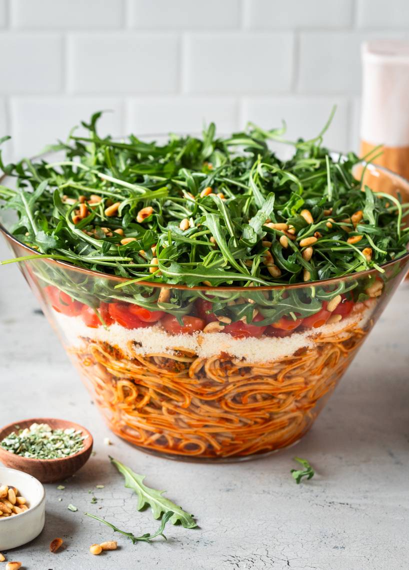 Italienischer Spaghetti-Schichtsalat