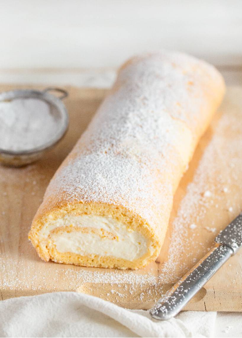 Zitronen-Biskuitrolle