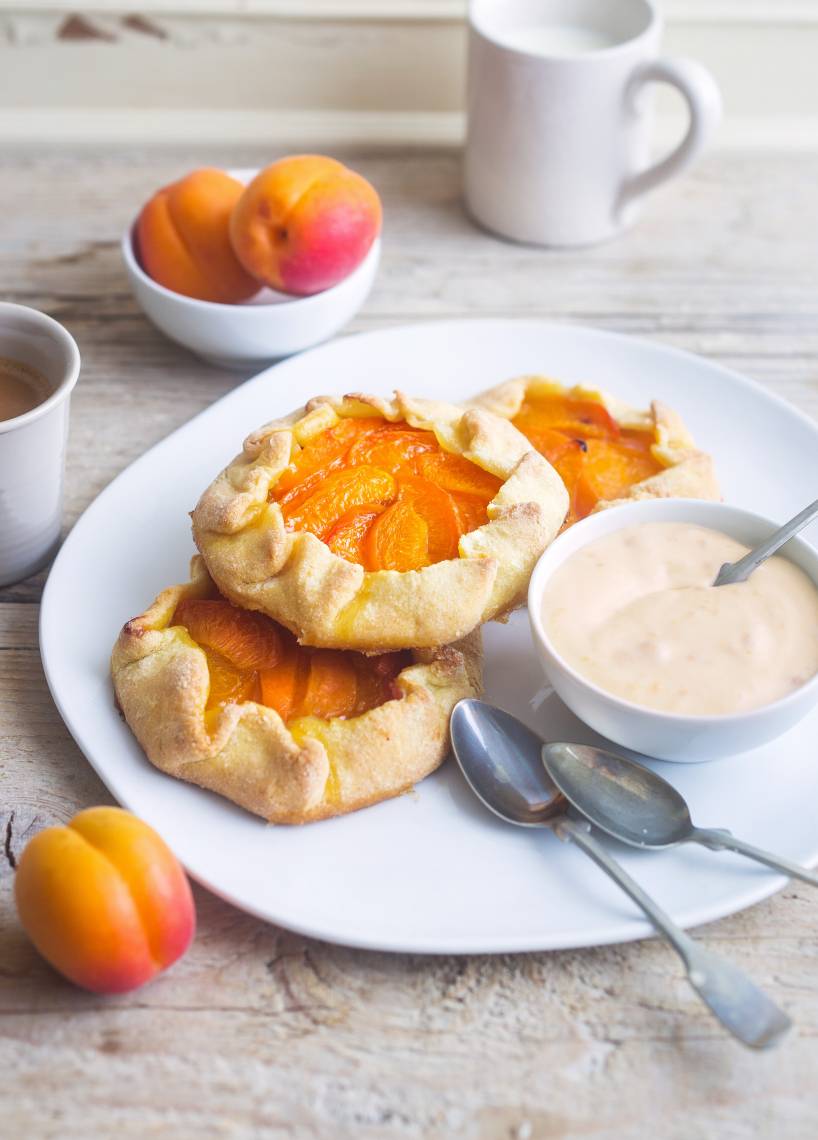 Aprikosenküchlein mit Crème fraîche