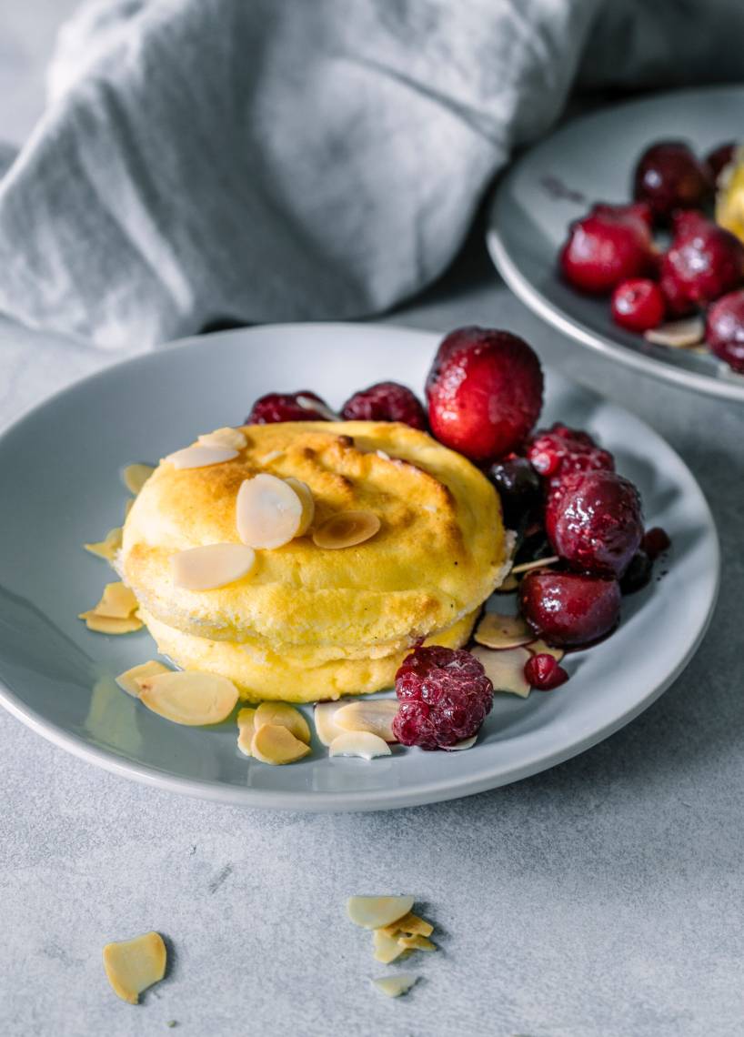 Frühstückssoufflé mit Beeren