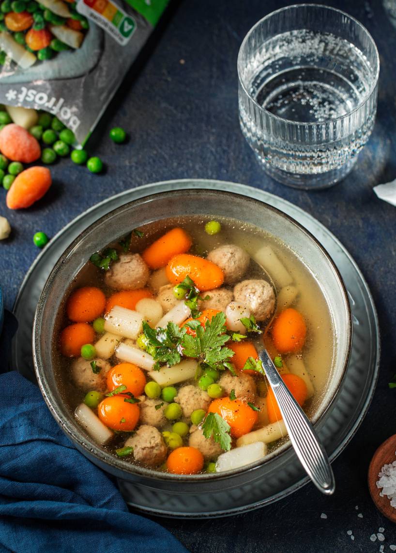 3-Zutaten-One-Pot mit Fleischklößchen