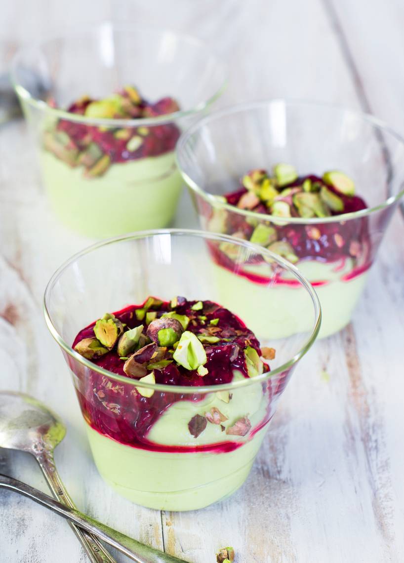 Avocadocreme mit Himbeersoße