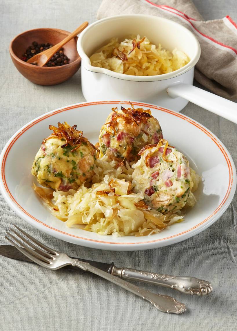Knödel mit Krautsalat