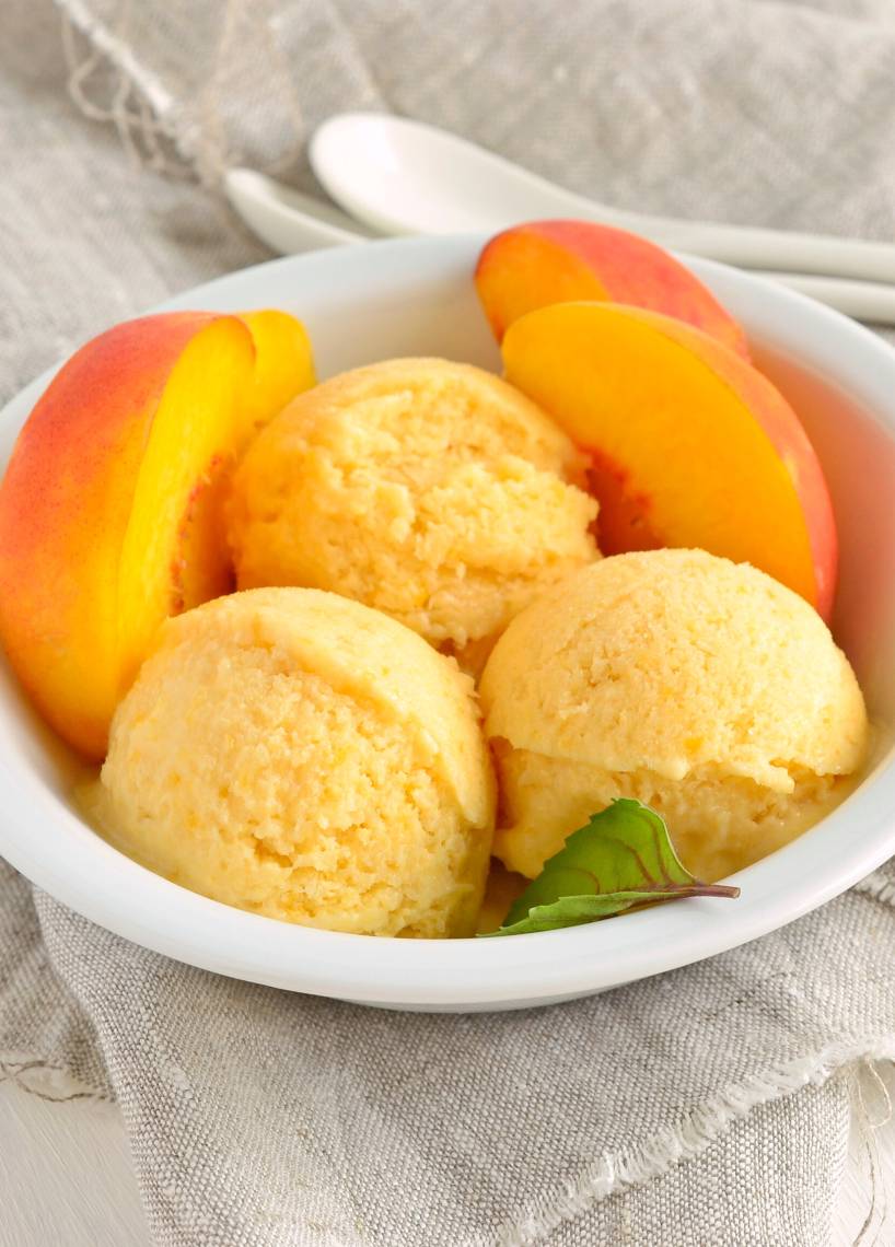 Pfirsich-Buttermilch-Eis