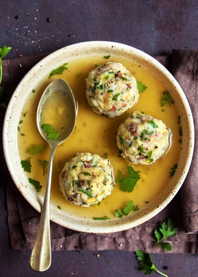 Südtiroler Speckknödel in Brühe