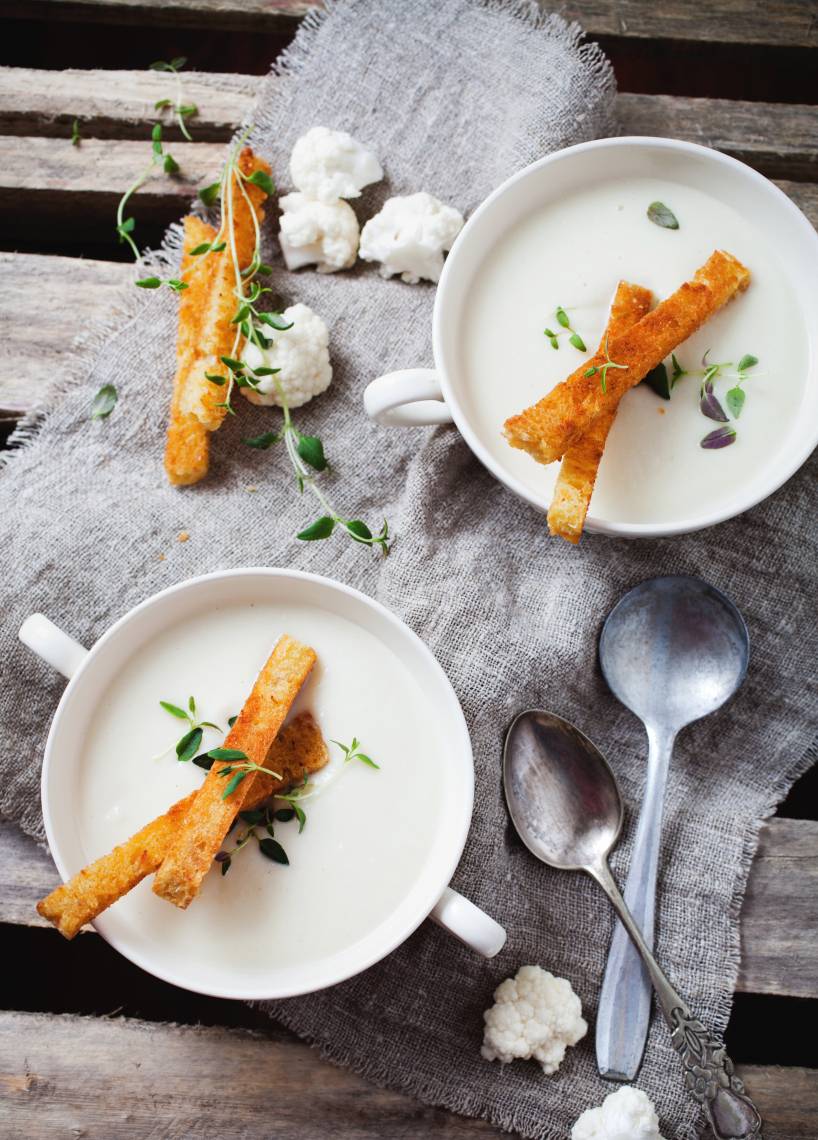 Blumenkohlsuppe mit Brotstiften