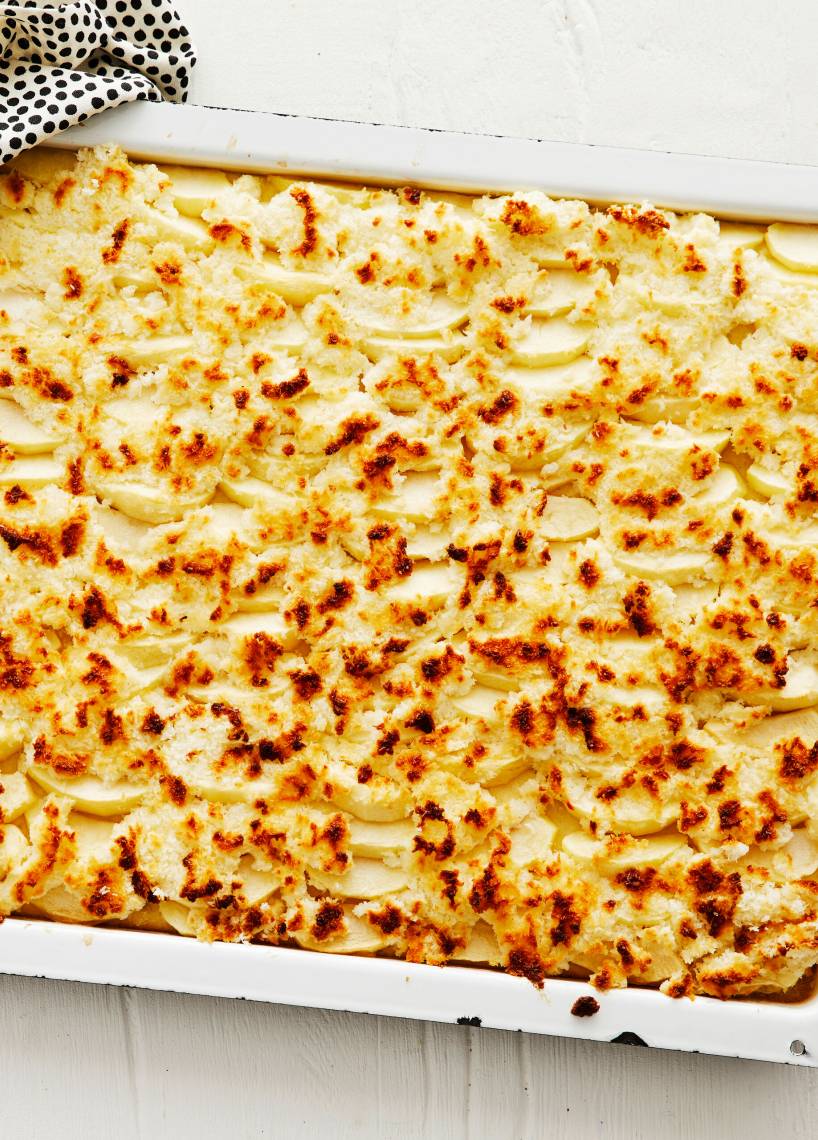 Buttermilch-Blechkuchen mit Apfel und Kokos