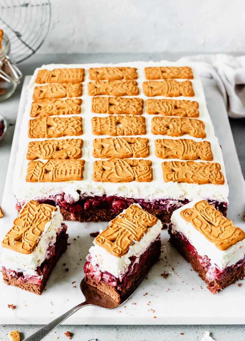 Spekulatiuskeks-Schokokuchen mit Kirschen