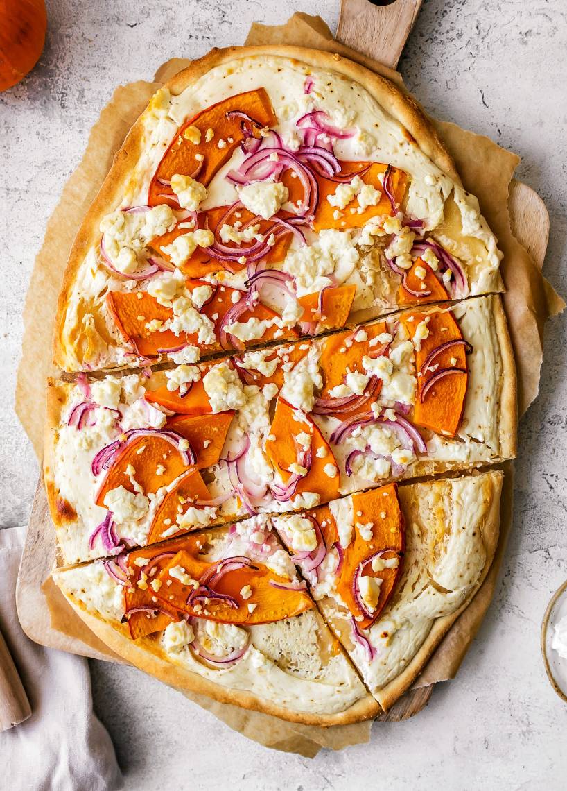 Flammkuchen mit Kürbis und Feta