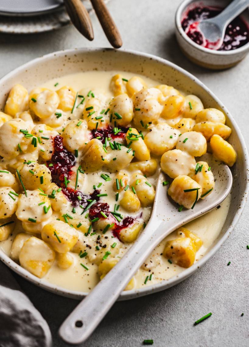 Gnocchi-Camembert mit Preiselbeeren