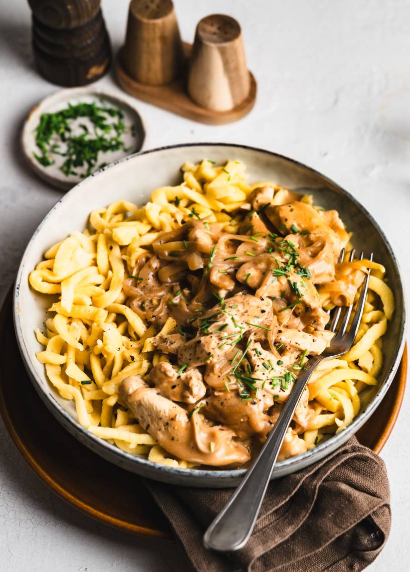 Zwiebel-Rahm-Geschnetzeltes mit Spätzle