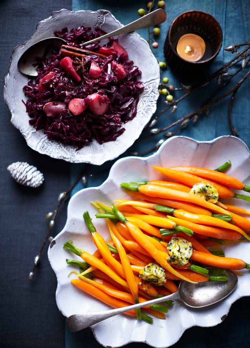 Weihnachtlicher Rotkohl und gedünstete italienische Karotten