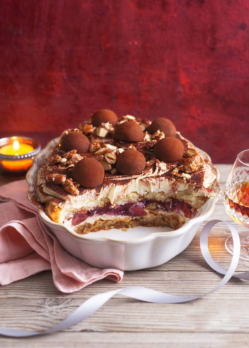 Marzipan-Kirsch-Tiramisu mit gebrannten Mandeln