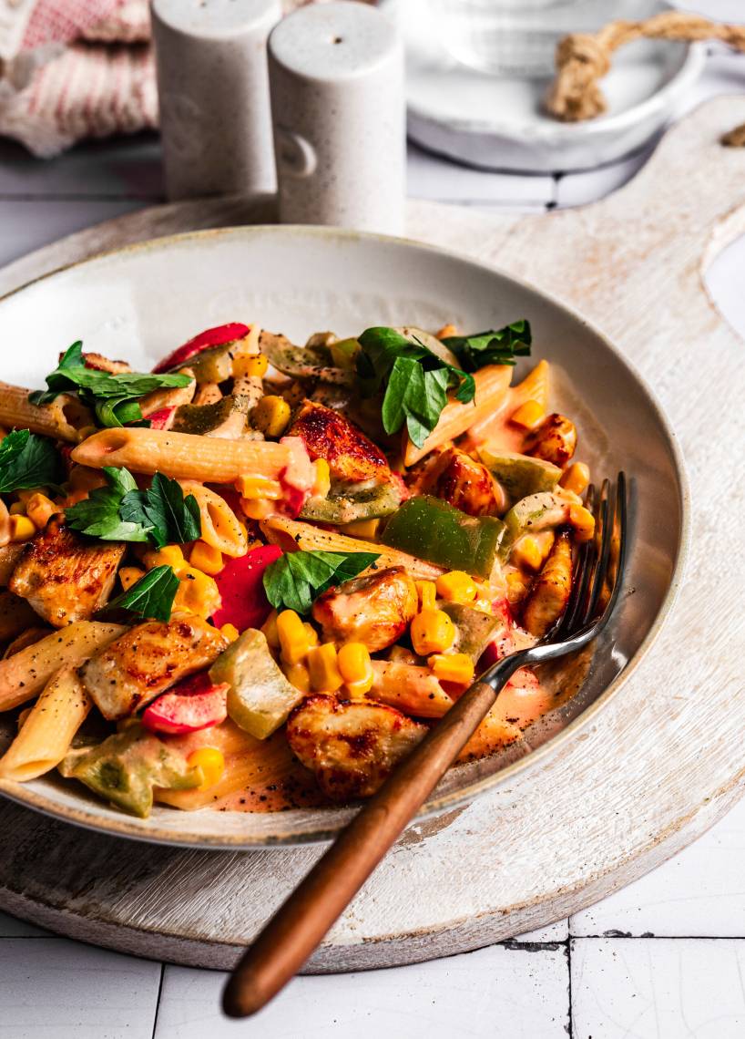 20-Minuten-Hähnchen-Mais-Nudelpfanne