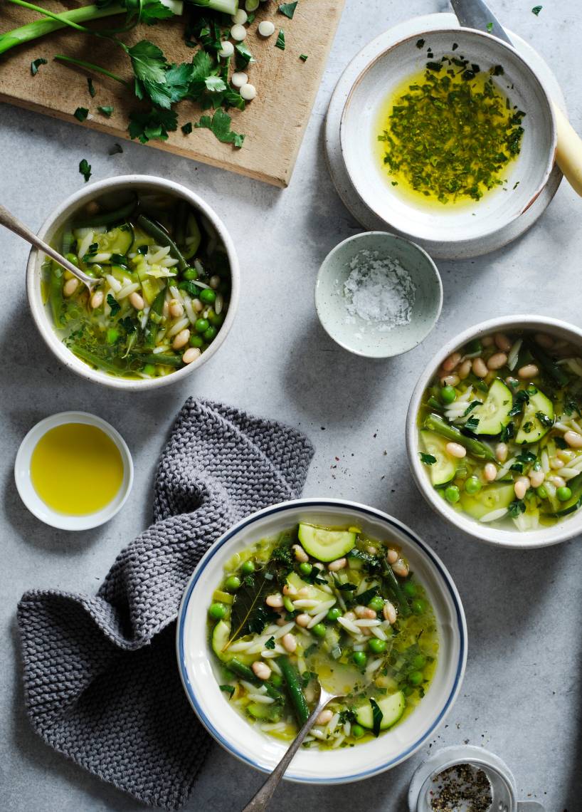 Schnelle Orzo-Gemüse-Suppe