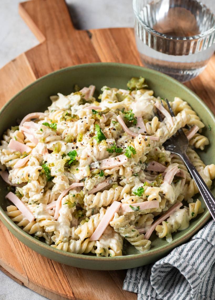 Cremige Schmand-Nudeln mit Gewürzgurken