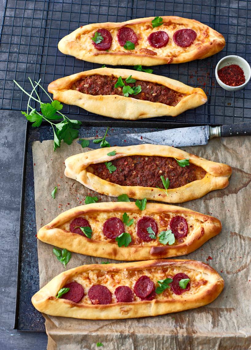 Pizza Pide Salami & Bolognese