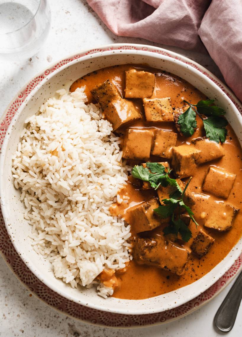 Vegetarisches Butter Chicken mit Tofu