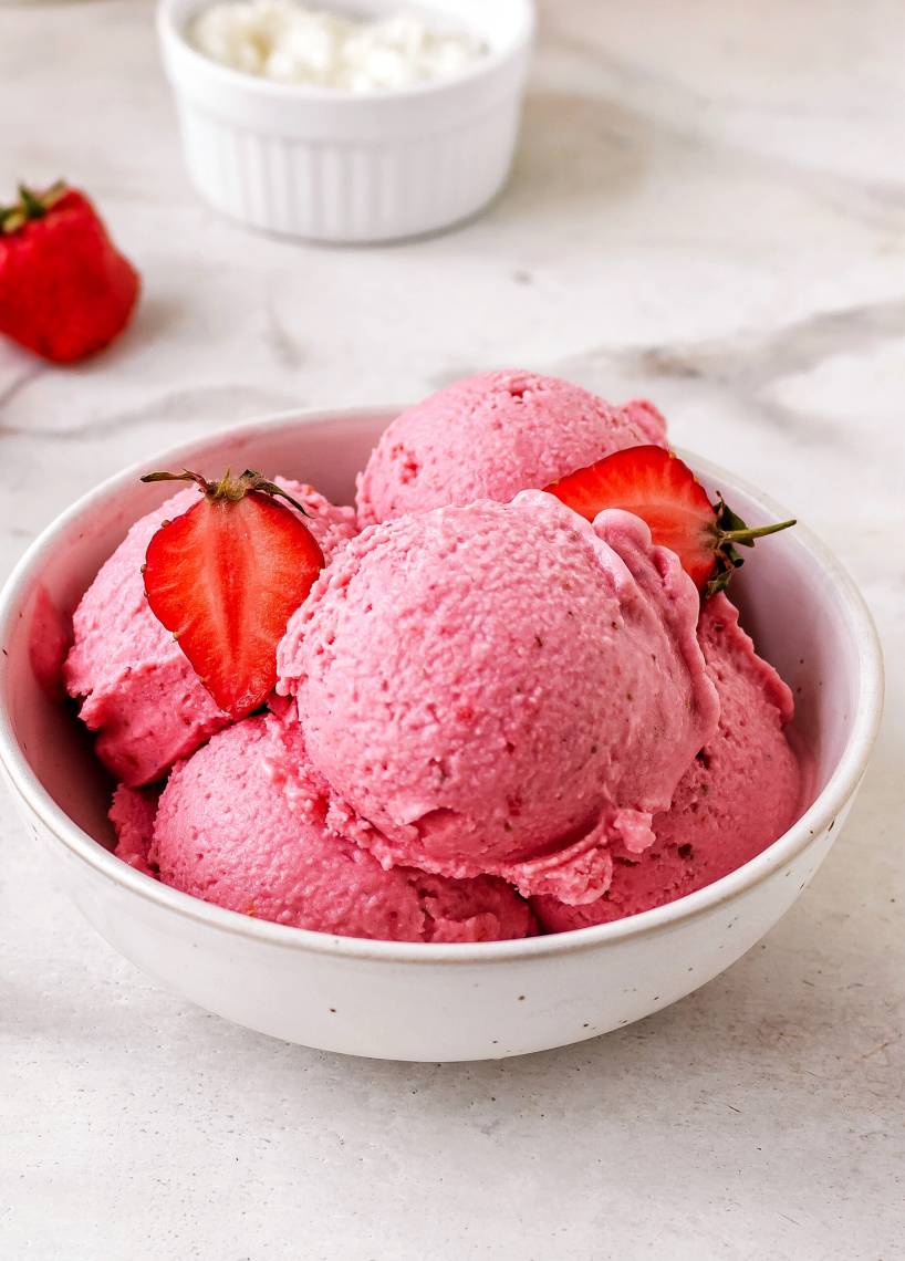 High Protein Erdbeereis mit 3 Zutaten