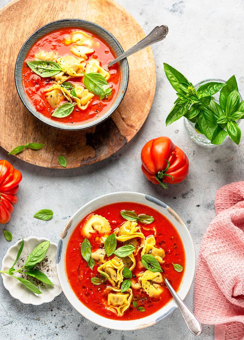 Tomaten-Tortellini-Suppe in 15 Minuten