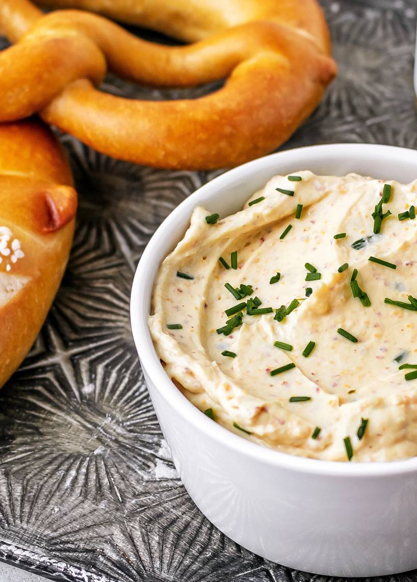 Brezeldip mit Senf