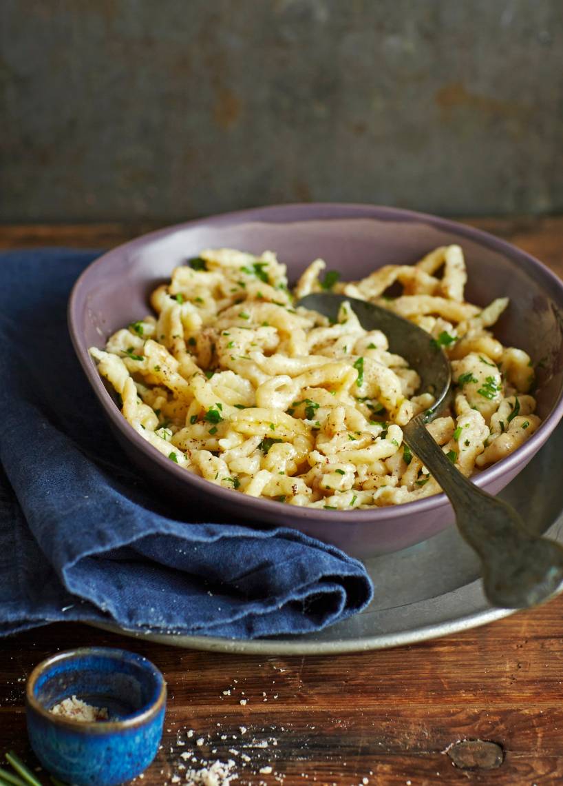 Cremige Käse-Nuss-Spätzle in 15 Minuten