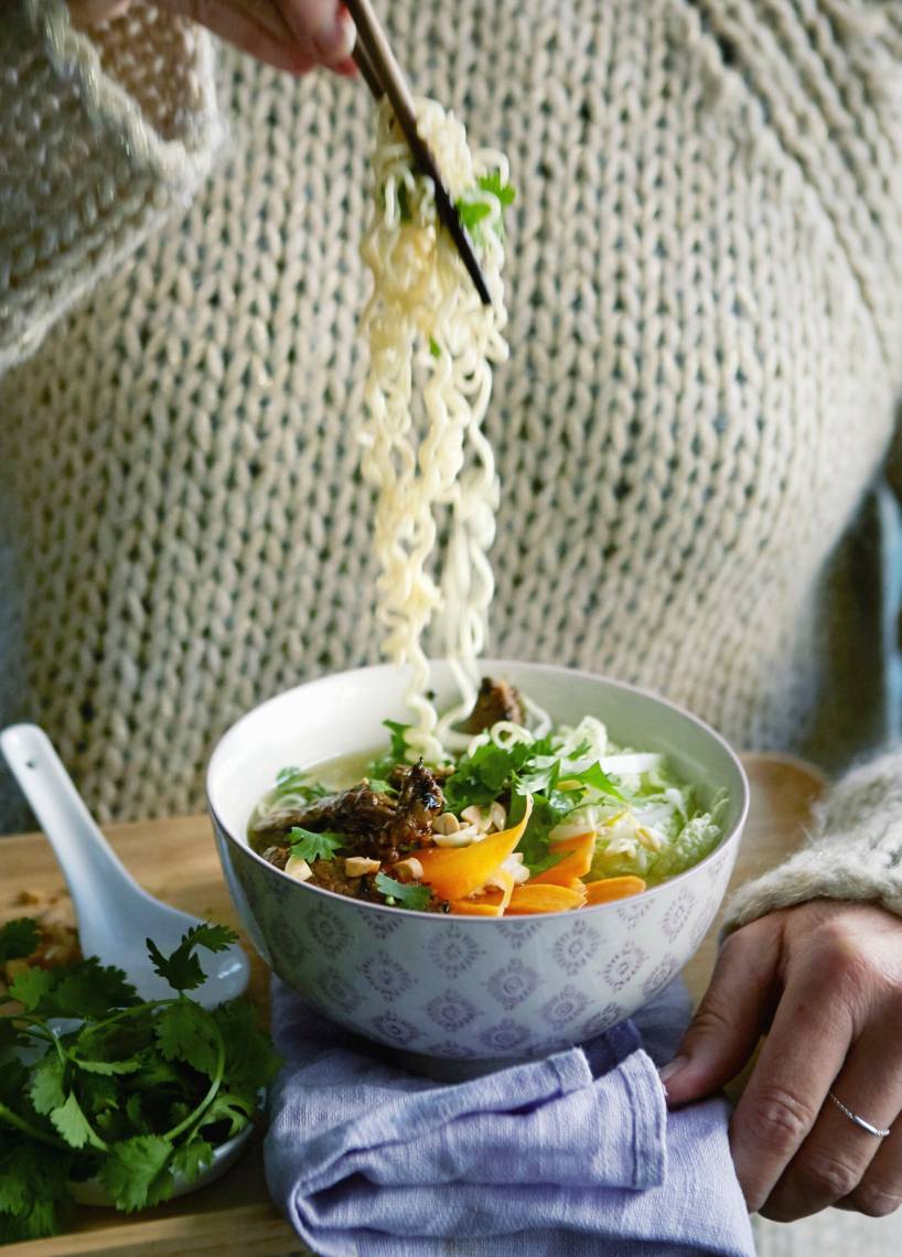 Asia-Suppen-Bowl mit Rindfleisch