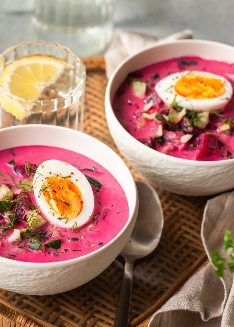 Litauische kalte Rote-Bete-Suppe