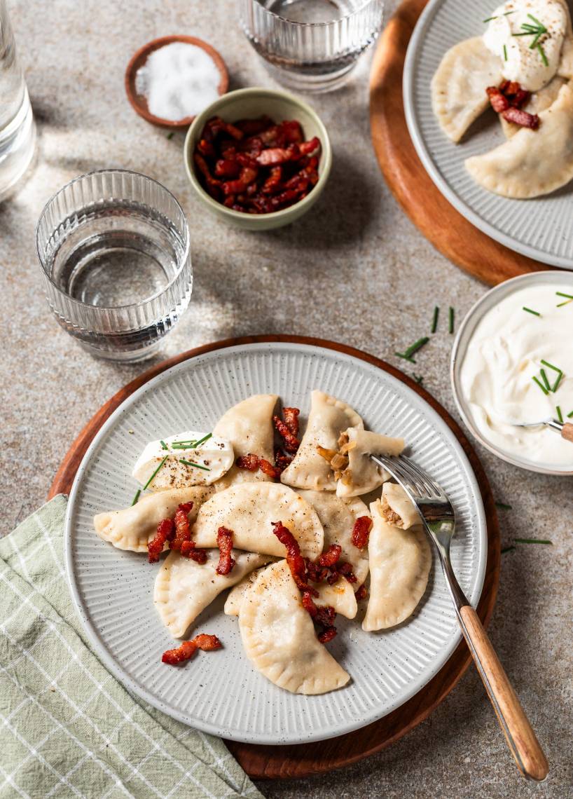 Pierogi mit Sauerkraut und Pilzen