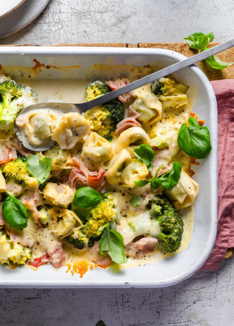 Feierabendblech Tortellini mit Schinken-Sahne-Soße