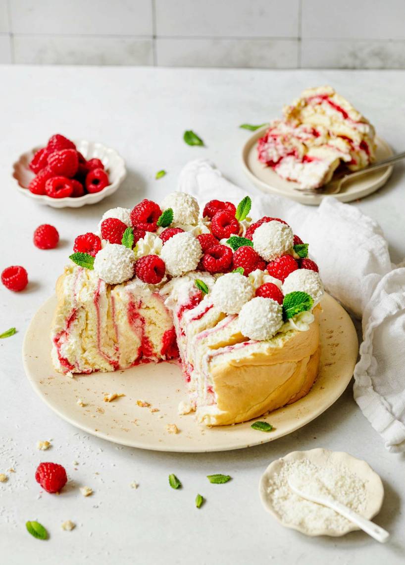 Himbeer-Wickeltorte mit Raffaello