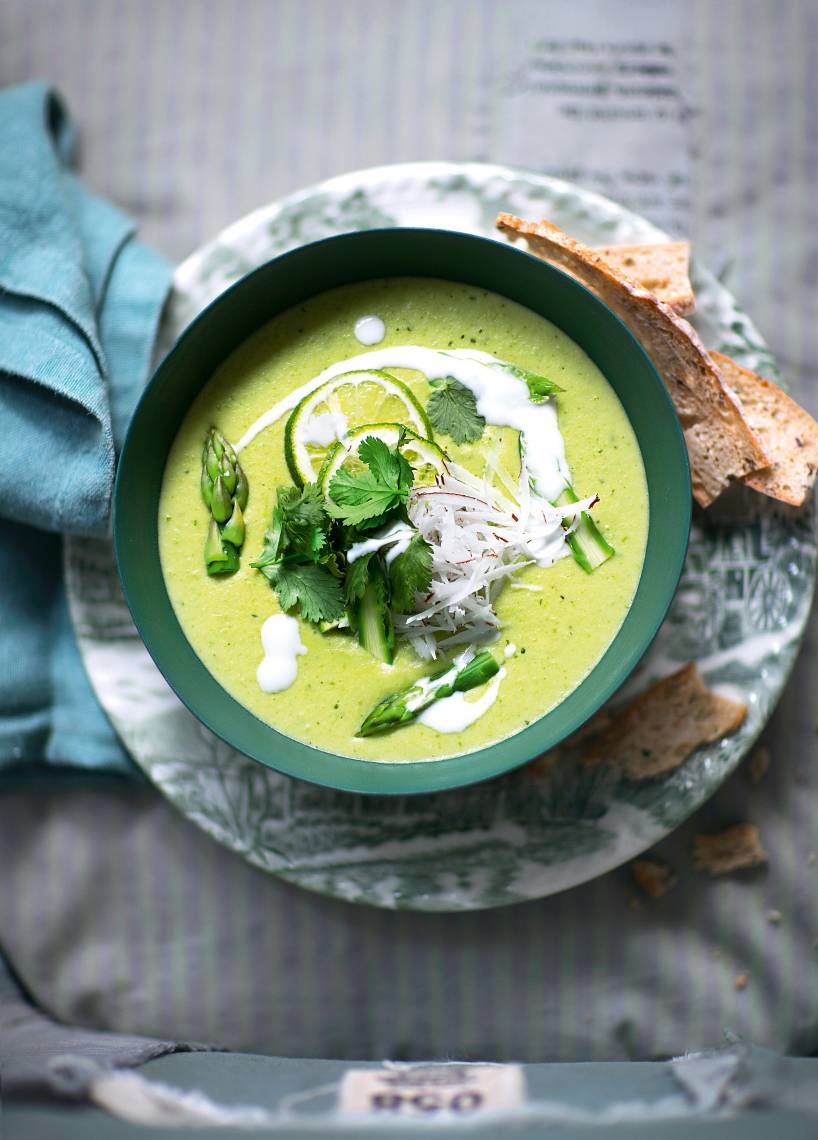 Asiatische Spargelcremesuppe