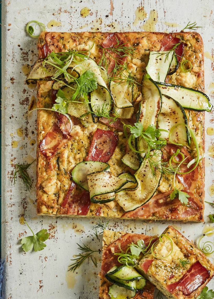 Einfacher Bacon-Zucchini-Feta-Kuchen vom Blech
