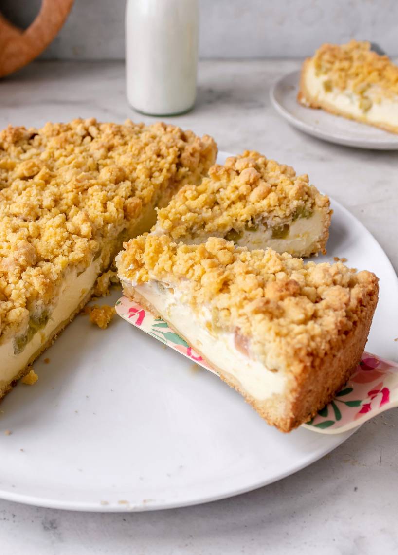 Rhabarber-Streuselkuchen mit Schmand