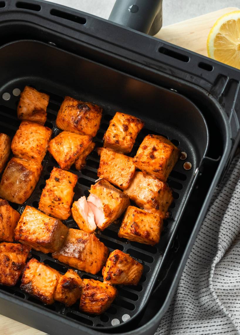 Knusprige Airfryer-Lachswürfel