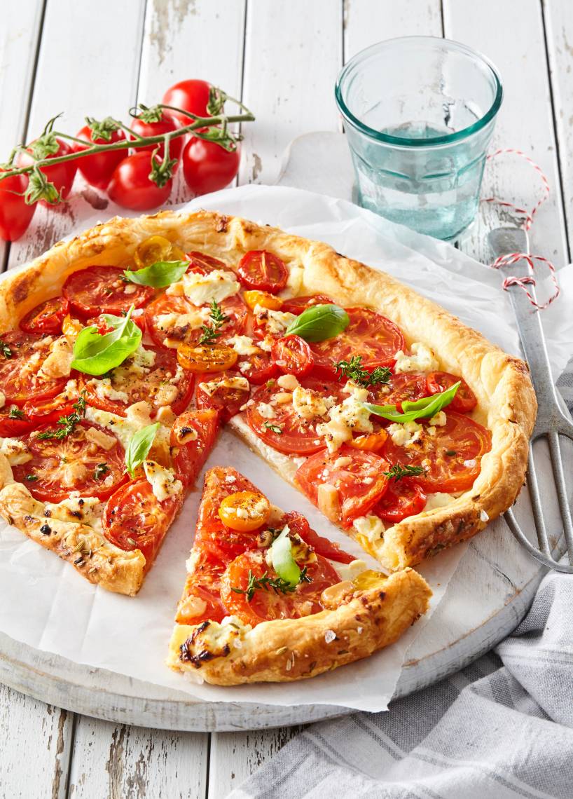 5-Zutaten-Blätterteig-Pizza mit Tomaten