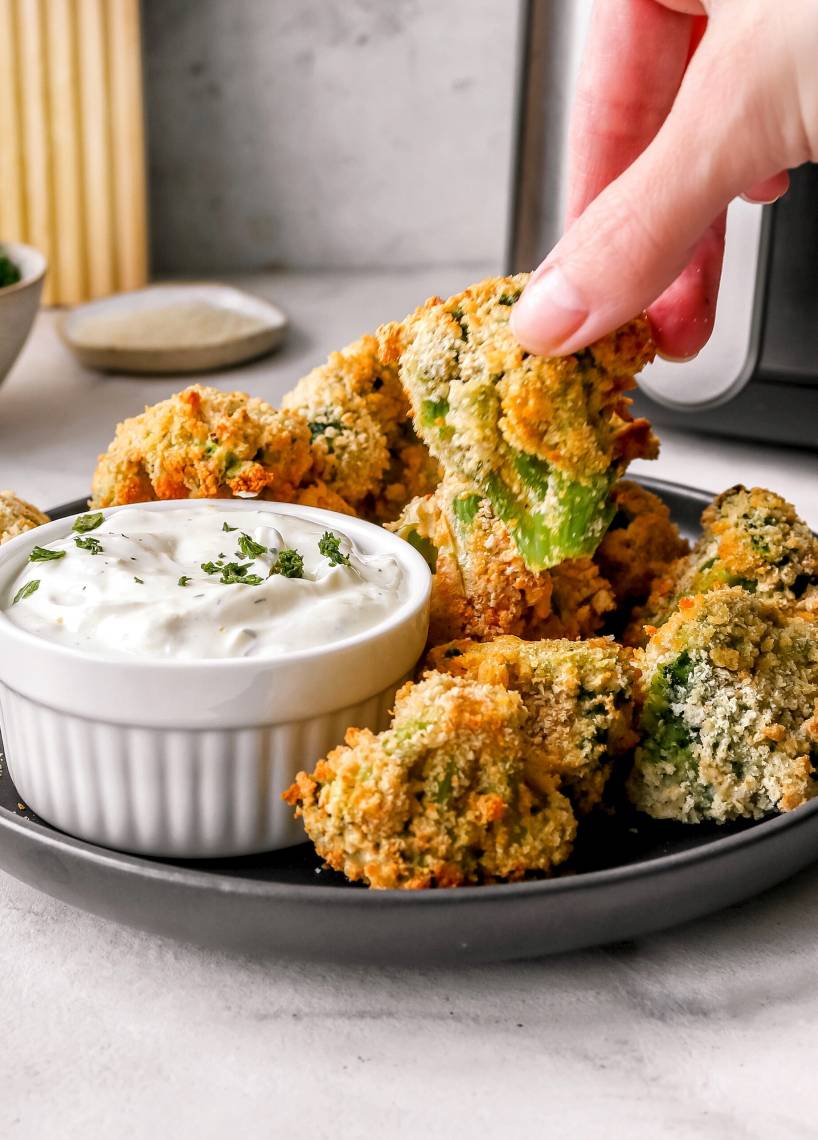 Brokkoli-Bites mit Frischkäse-Dip