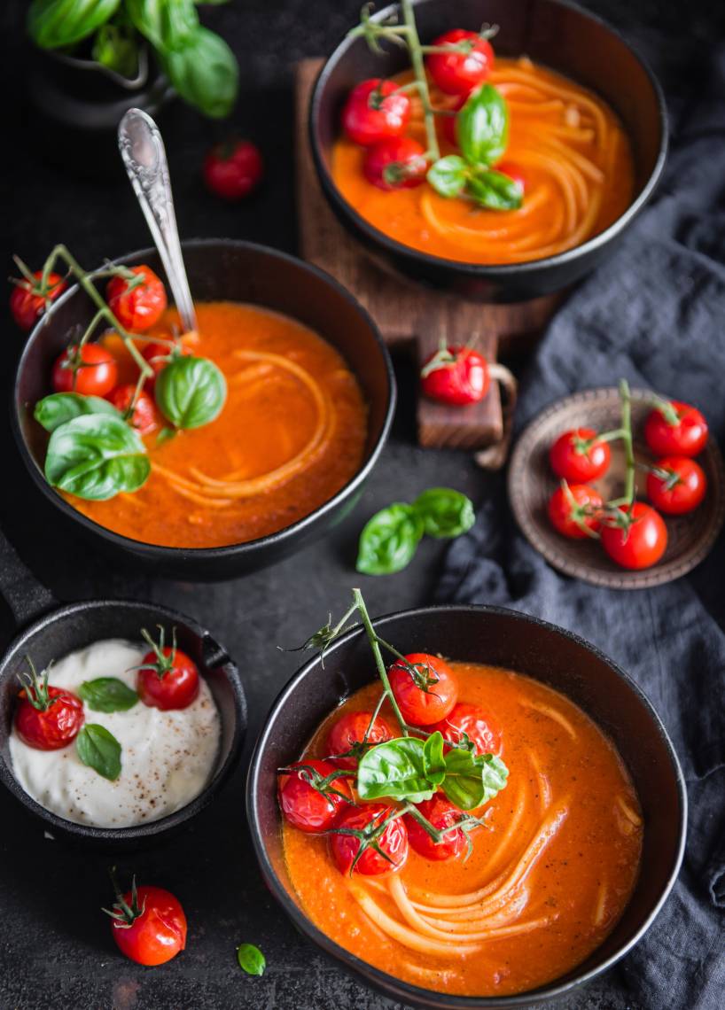 Schnelle Tomaten-Nudelsuppe