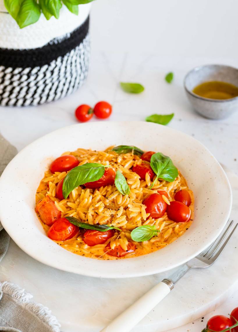 Tomate Mozzarella Orzo One Pot